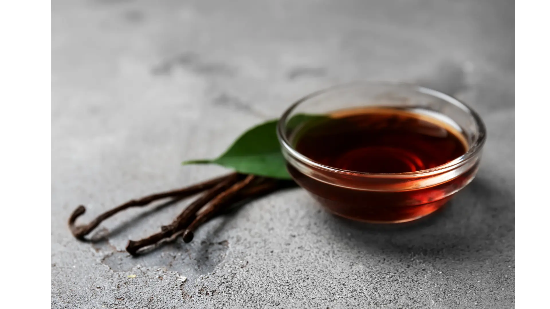 Bottle of Vanilla Royal Halal-certified alcohol-free vanilla extract